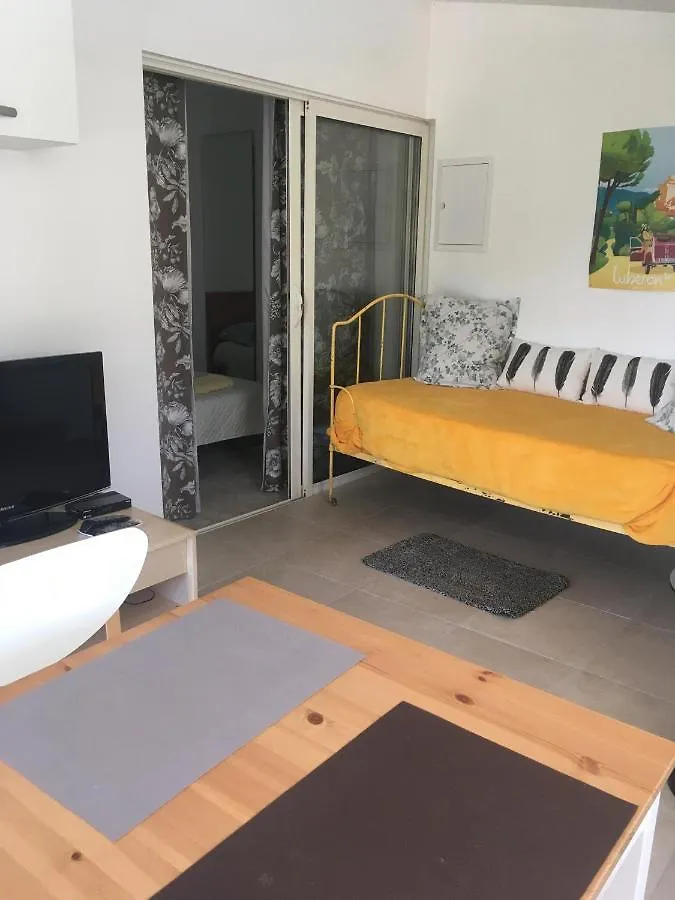 Homestay L'Eden Apartment Ansouis France