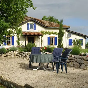 Au Pajot Hébergement de vacances Ambax